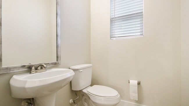 Building Photo - 3353 Wynwood Dr