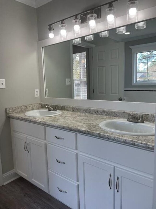 Building Photo - Beautiful Remodeled 3BD/2B Home!!