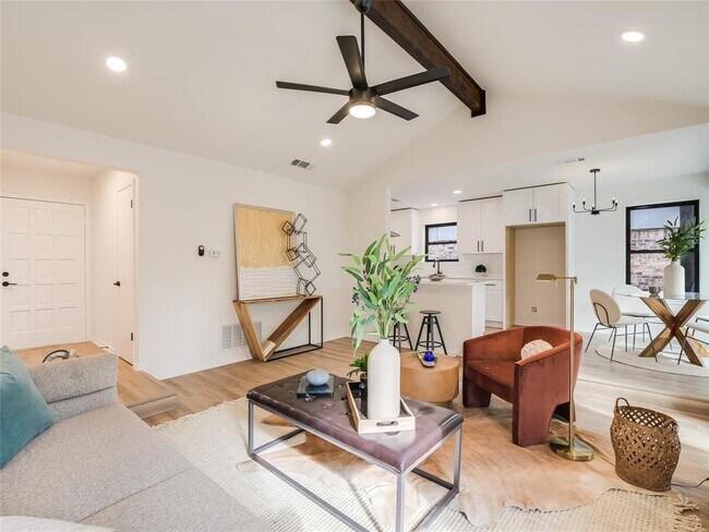 Building Photo - 10055 Woodland Village Dr