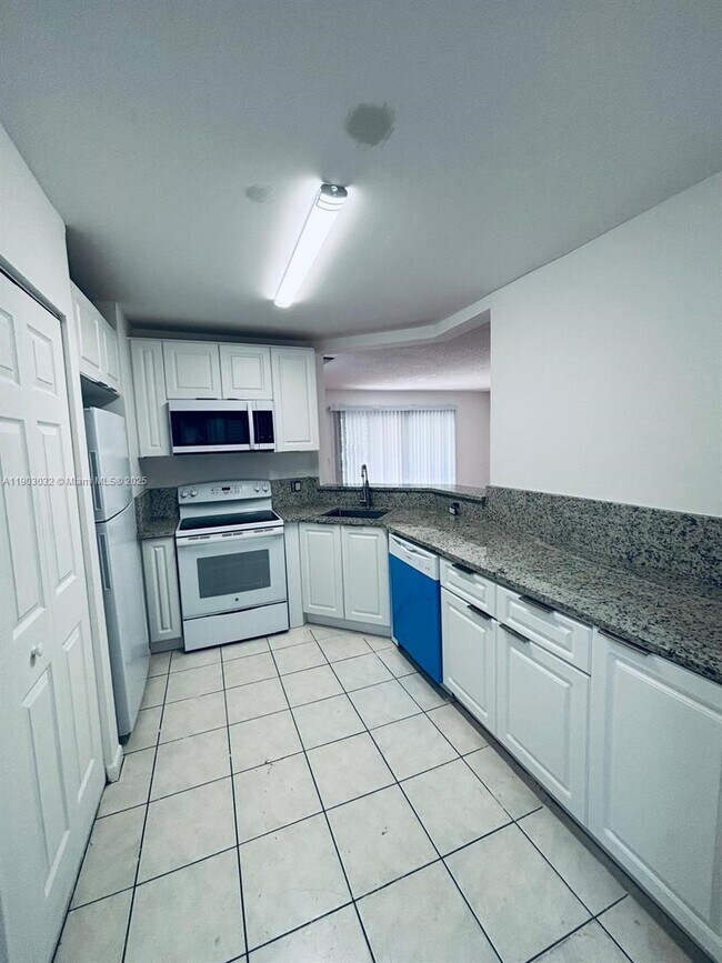 Primary Photo - 3453 NW 44th St