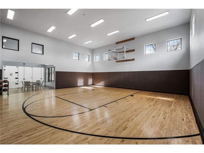 Building Photo - Sparkling 2 Bedroom Condo in Southwest Sta...