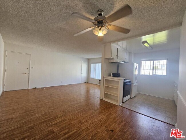 Building Photo - 928 N Ogden Dr