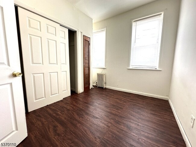Building Photo - 528 Valley Brook Ave