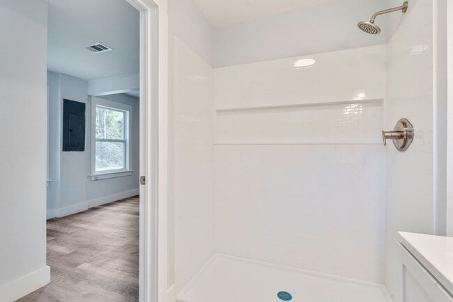 Building Photo - 129 Sioux Trail