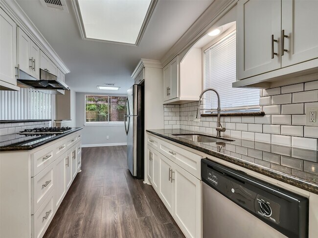Building Photo - 2030 Lone Rock Dr