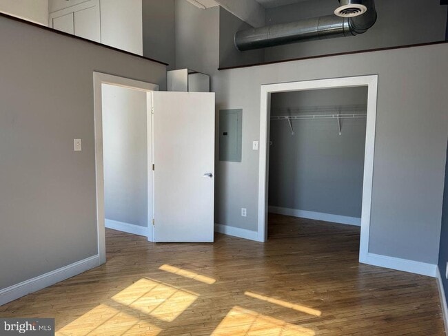 Building Photo - 200 Lincoln Ave