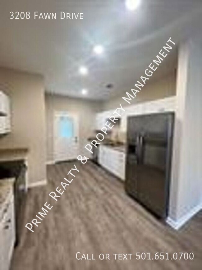 Building Photo - 3208 Fawn Dr