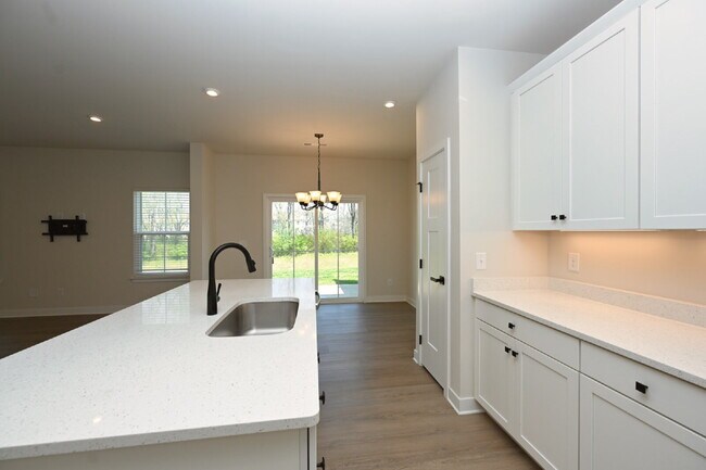 Building Photo - Updated Gallatin Townhome | 3BR + Garage, W/D Included