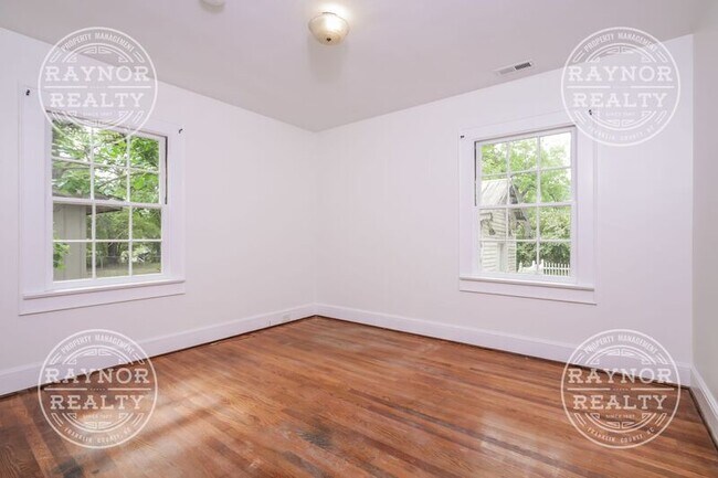 Building Photo - 206 Layton St