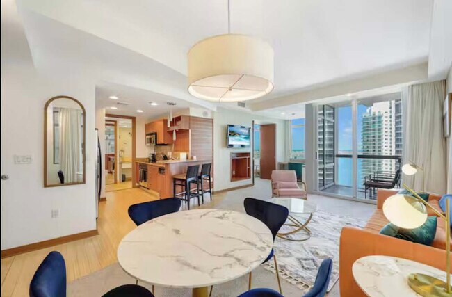 Building Photo - 1395 Brickell Ave