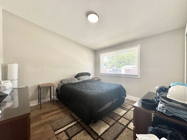 Building Photo - Rare Clawson Ranch – Fully Updated, Open C...