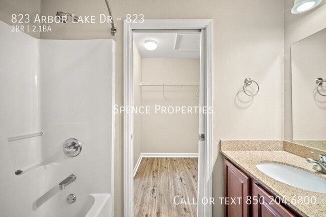 Building Photo - 823 Arbor Lake Dr