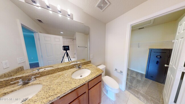 Building Photo - 13950 Berryview Rd