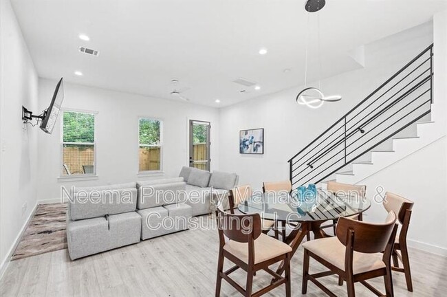 Building Photo - 6829 Cadillac St