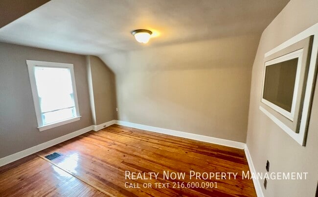 Building Photo - 3638 Glencairn Rd