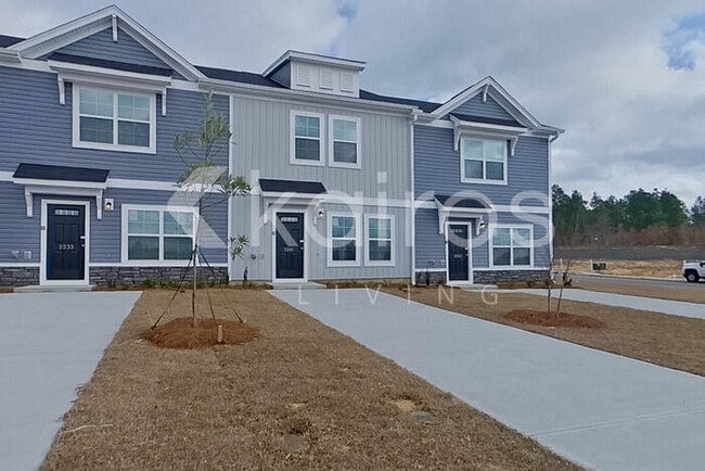 Building Photo - 2241 Banyon Cir