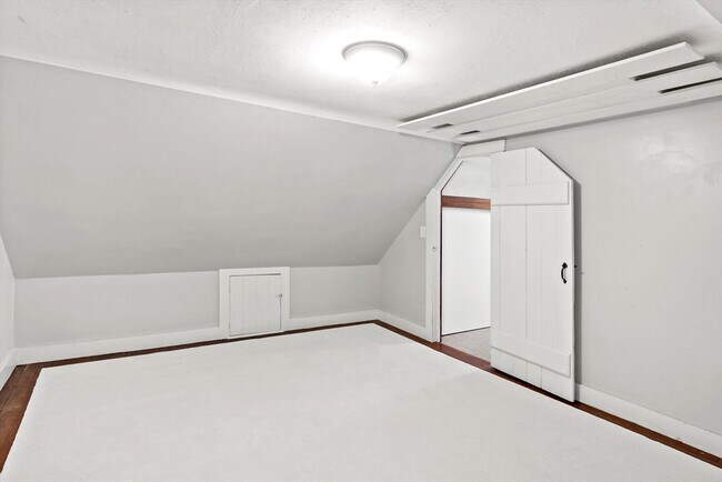 Building Photo - 539 Maple Ave