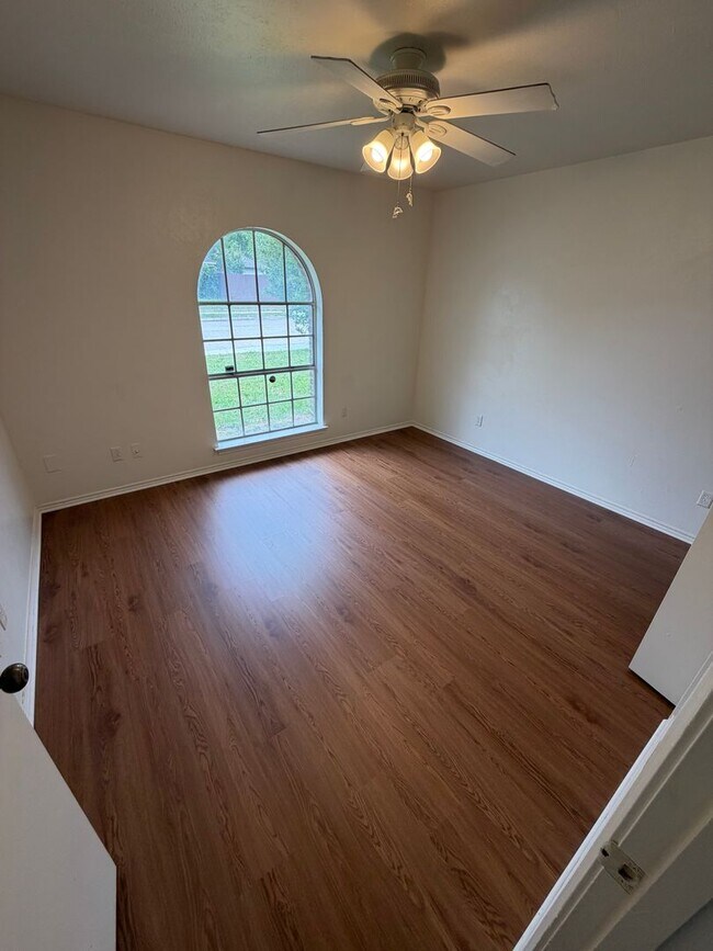 Building Photo - 2418 Guerrero Dr