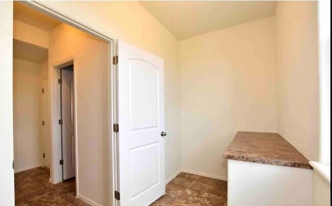 Building Photo - 262 Castle Dr