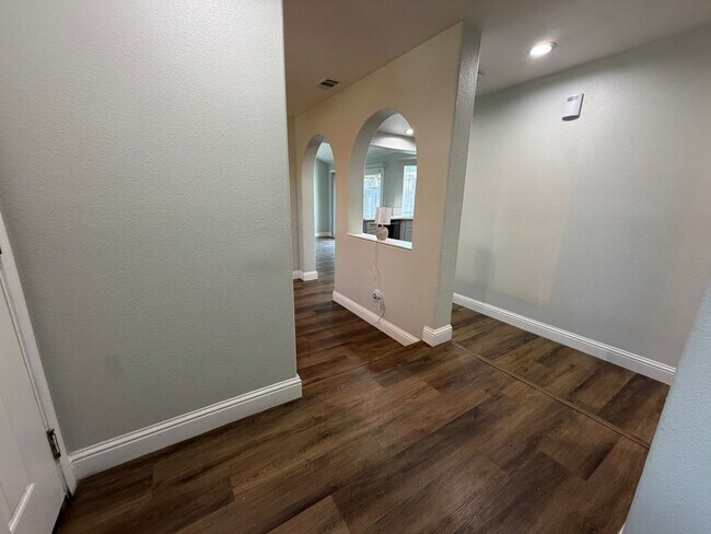 Building Photo - 8267 Moorhaven Way