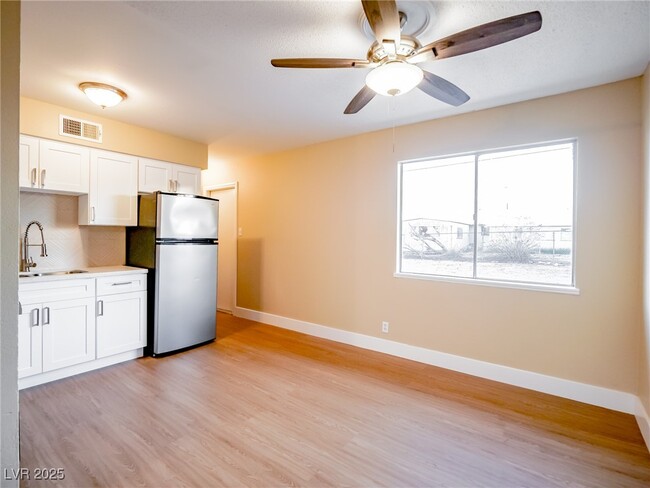 Building Photo - 6217 Burgundy Way