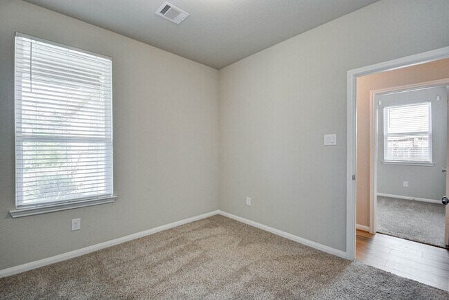 Building Photo - 18572 Meadow Point Ln