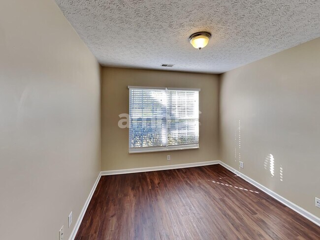 Building Photo - 1237 Cheyenne Ct