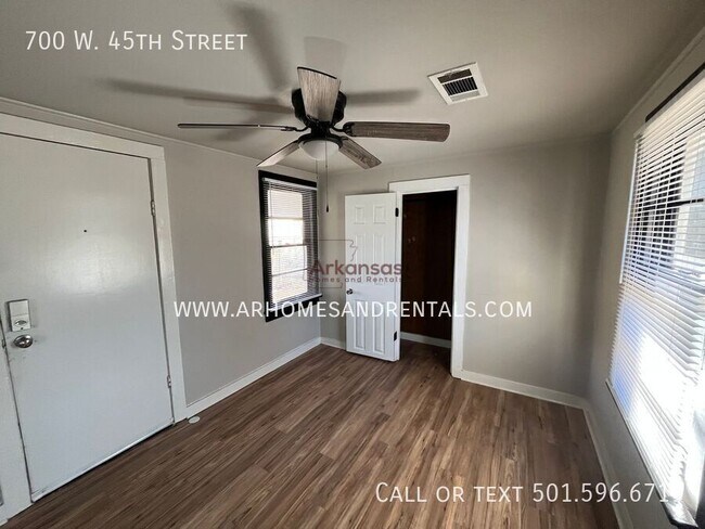 Building Photo - 700 W 45th St