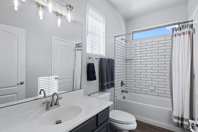 Building Photo - 3846 E Palmer St