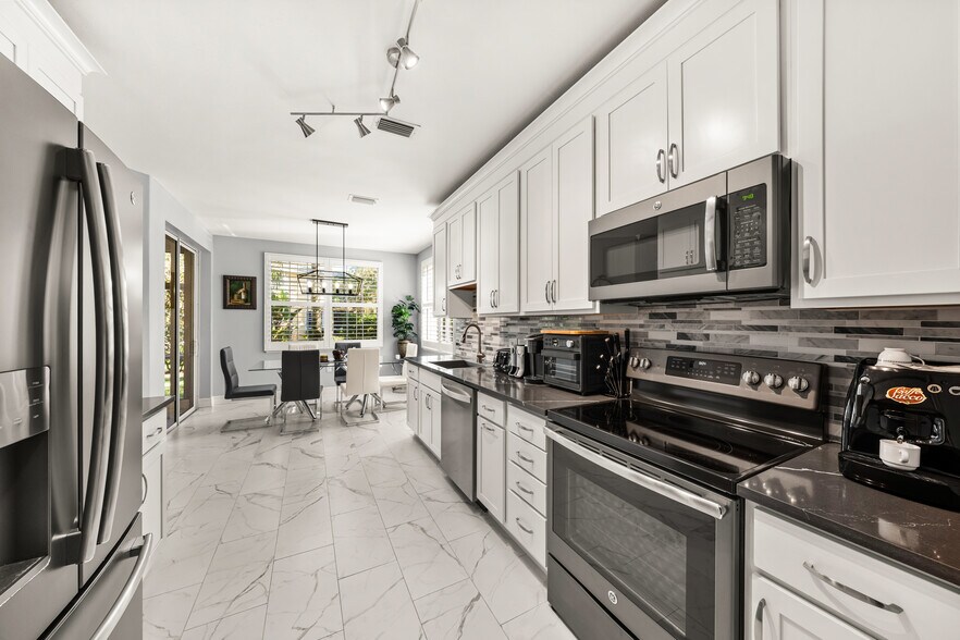 Building Photo - 8310 Big Acorn Cir