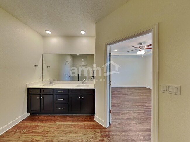 Building Photo - 3014 Rolling Acrs Rd