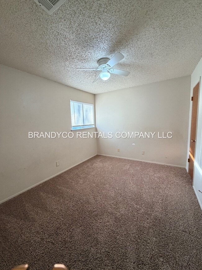 Building Photo - 1108 Royal Crest Dr