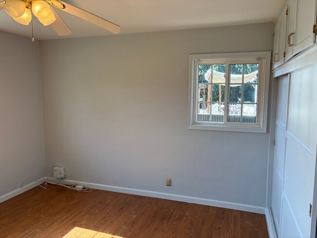 Building Photo - NICE 2 Bedroom Home with Large Enclosed Ya...