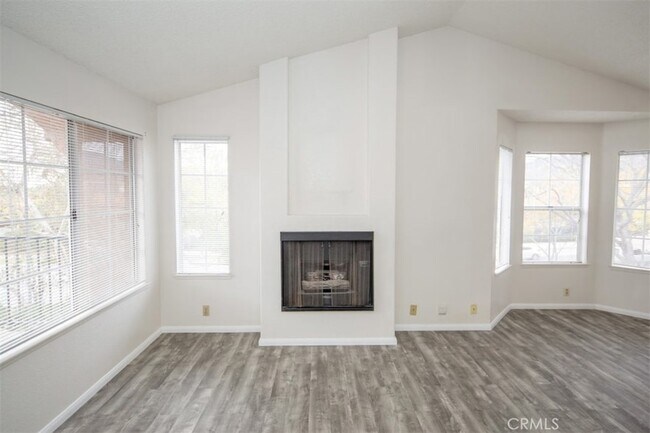 Building Photo - 29 Blue Oak