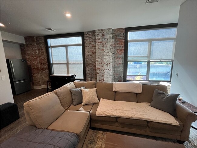 Building Photo - 800 N Clinton St