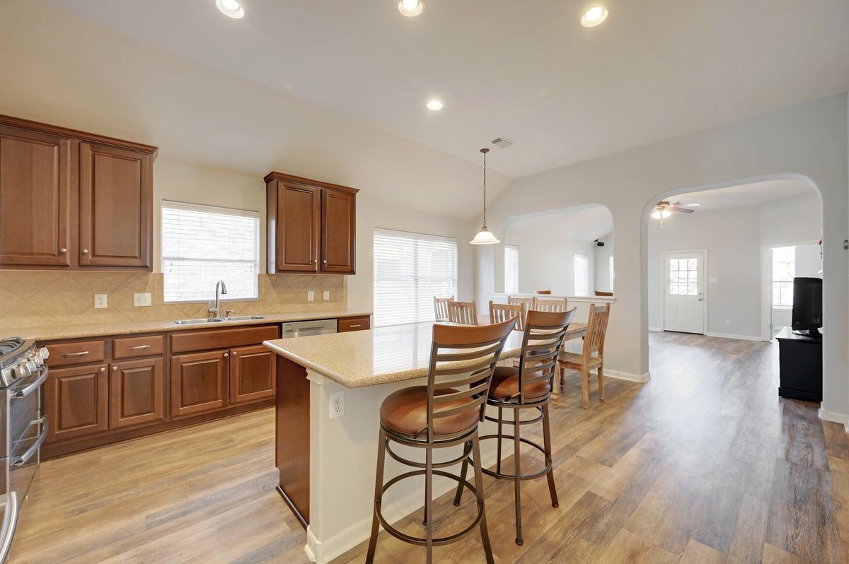 Building Photo - 2605 Salorn Way