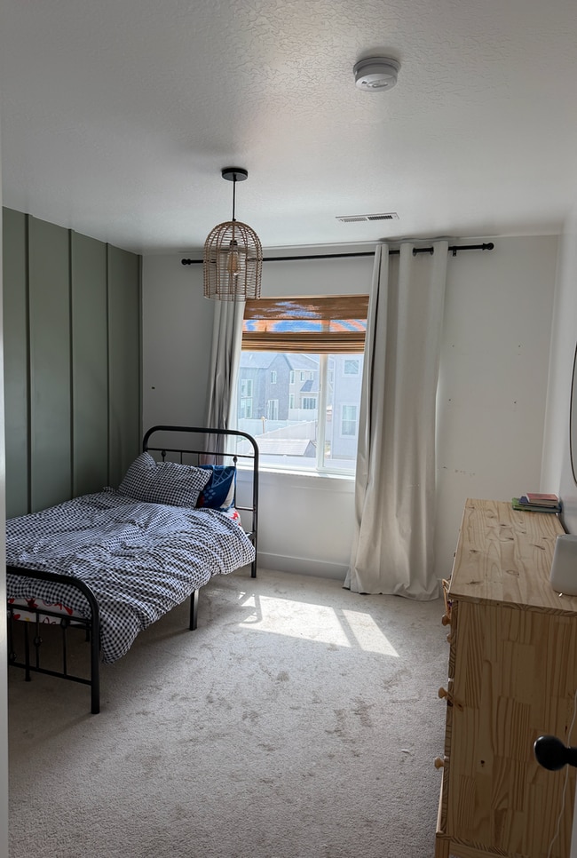 Building Photo - Modern 3 Bedroom Saratoga Springs Home!