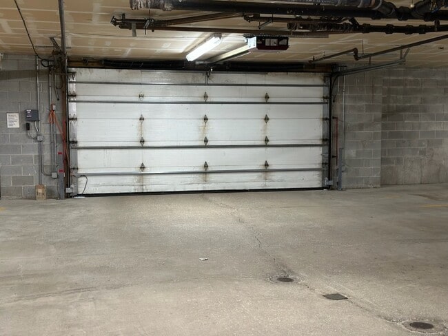 Building Photo - 5100 W 96th St