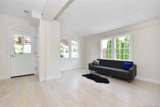 Building Photo - 1415 Old Northern Blvd