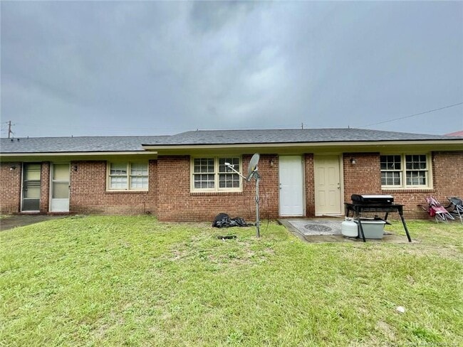 Building Photo - 3241 Willard Dr