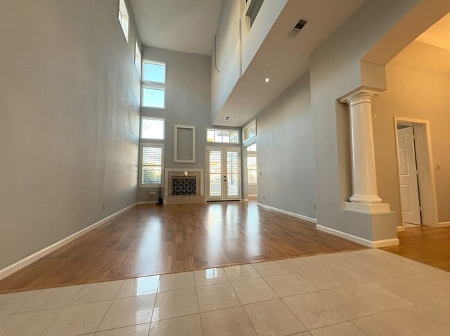 Building Photo - Charming Waterfront Single Family Home in Redwood Shores Available Now!