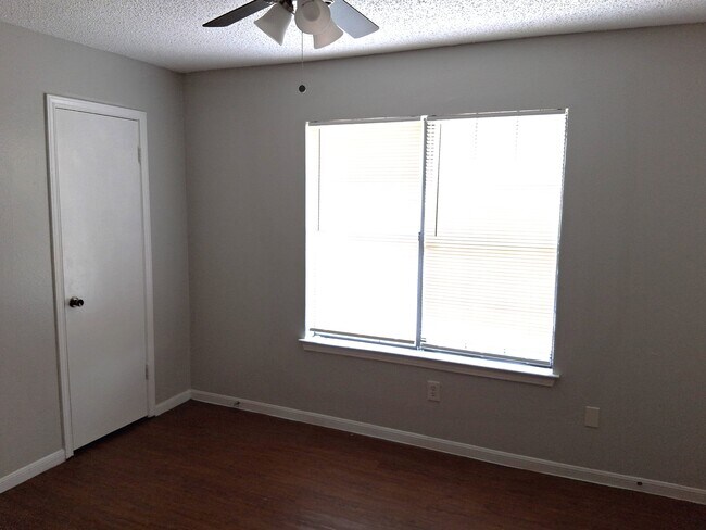 Building Photo - 3703 Hereford Ln
