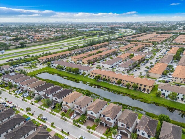 Building Photo - 3332 W 95th Terrace