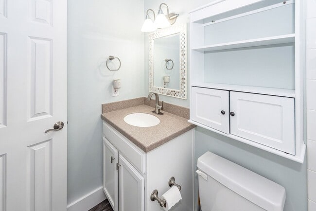 Building Photo - 2 Bedroom, 2 Bathroom Condo in Woodscape - Mt Pleasant