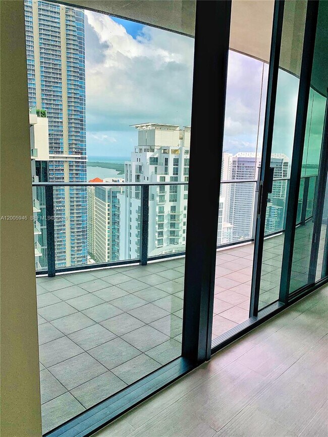 Building Photo - 1000 Brickell Plaza