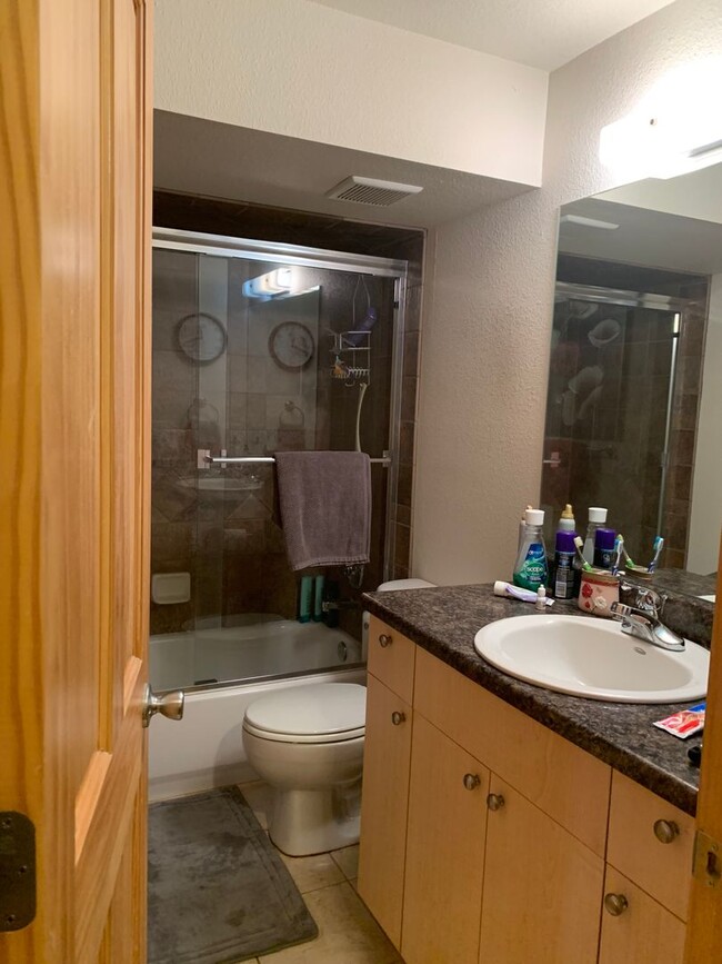 Building Photo - Beautiful 4 Bedroom, 3.5 Bath Home For Ren...