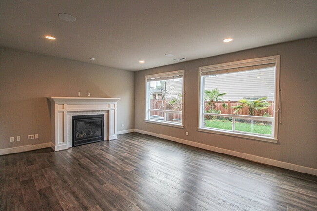 Building Photo - 1418 184th Pl SE