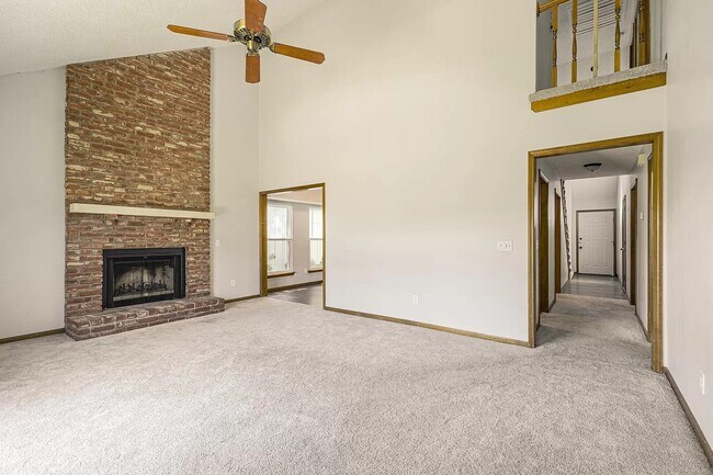 Building Photo - 10636 W 115th St