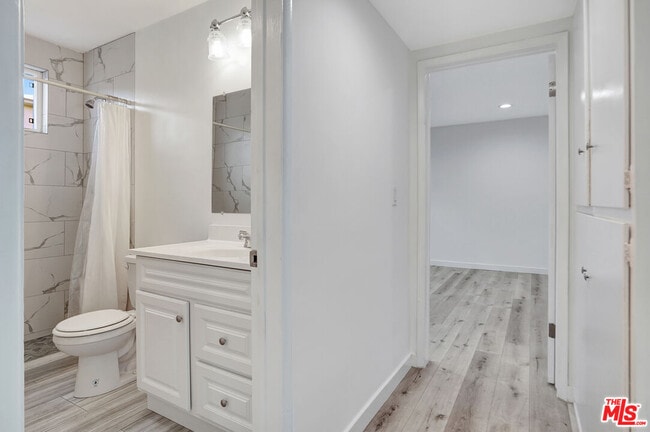 Building Photo - 10823 Camarillo St