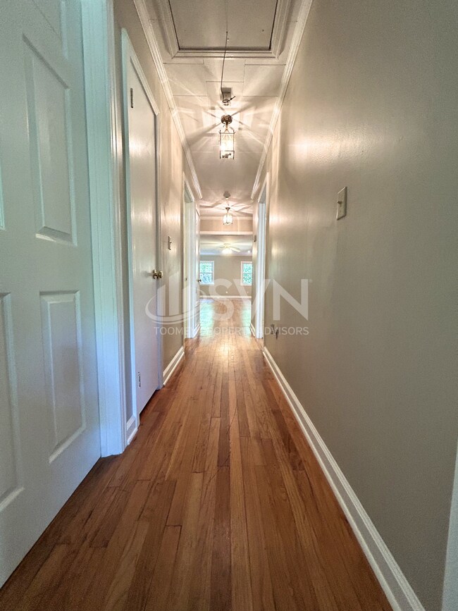 Building Photo - 2913 Riverside Dr